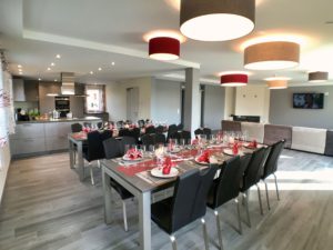 ruime moderne woonkamer