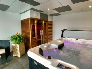 jacuzzi en een infraroodcabine om lekker te ontspannen
